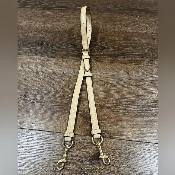 NWOT Coach Cream Leather Crossbody Strap With Gold Hardware - Picture 2 of 8